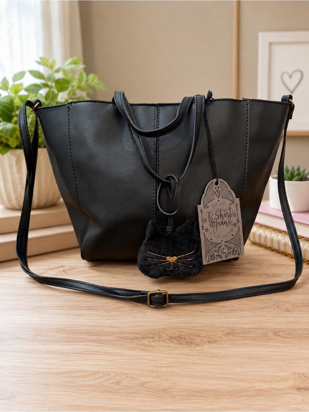 T-Shirt & Jeans Classic Black Women’s Tote Bag with Black Cat Charm